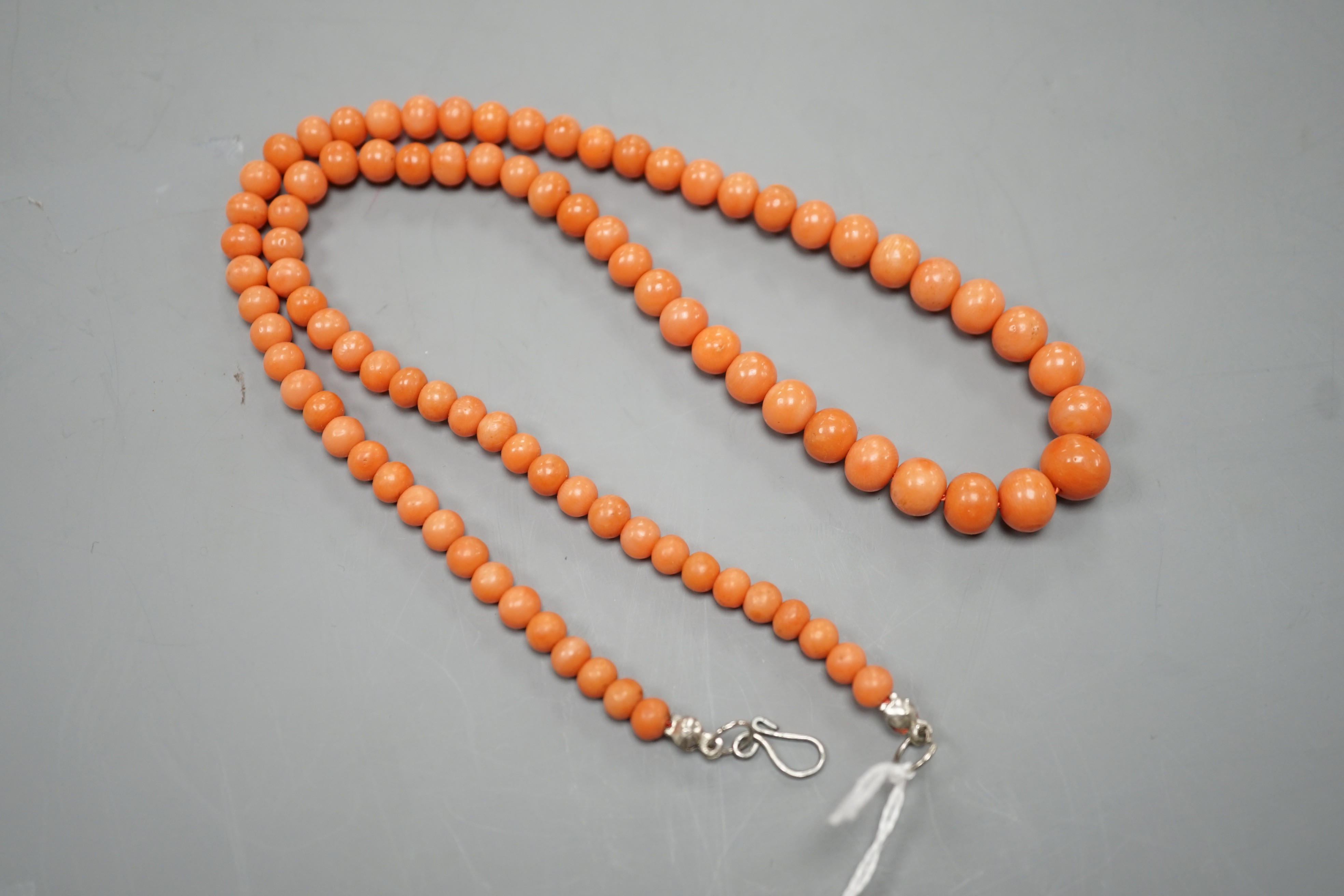 A single strand graduated coral bead necklace, 48cm, gross 29 grams.